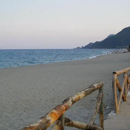 With One Bedroom In Marina Di Cardedu, With Wonderful Sea Vi Apartment *